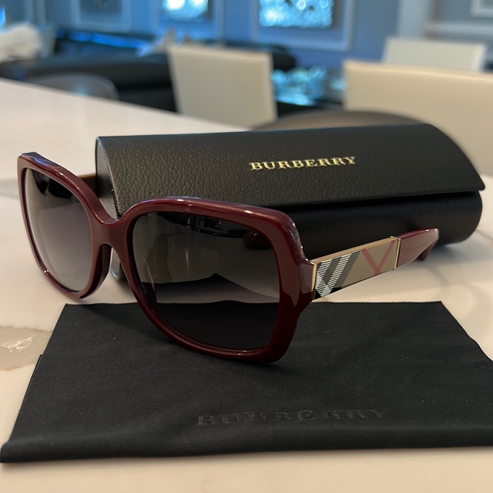 Burberry women sunglasses